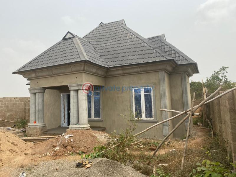 For sale 3 bedroom Bungalow Isewo Area After Railway Station Obada