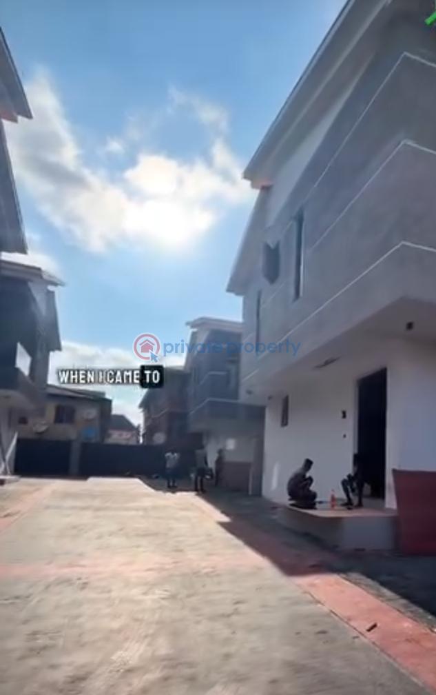 4 bedroom Semi detached Duplex For Sale Off Olorunfemi Road Ogunlana Surulere Lagos - 1