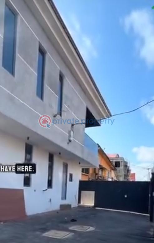 4 bedroom Semi detached Duplex For Sale Off Olorunfemi Road Ogunlana Surulere Lagos - 2