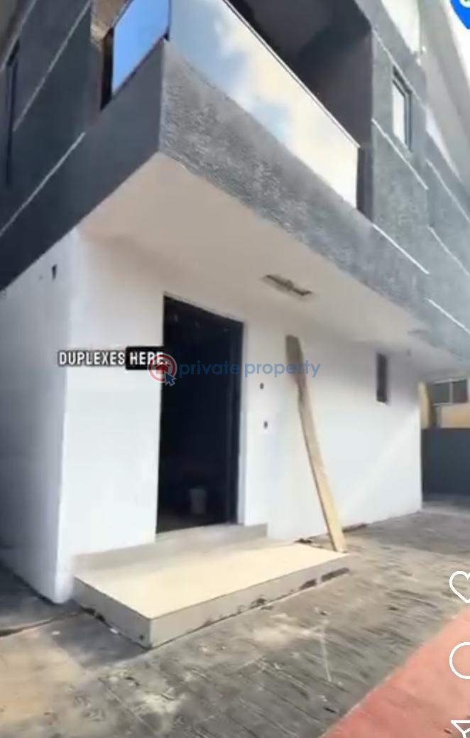 4 bedroom Semi detached Duplex For Sale Off Olorunfemi Road Ogunlana Surulere Lagos - 3