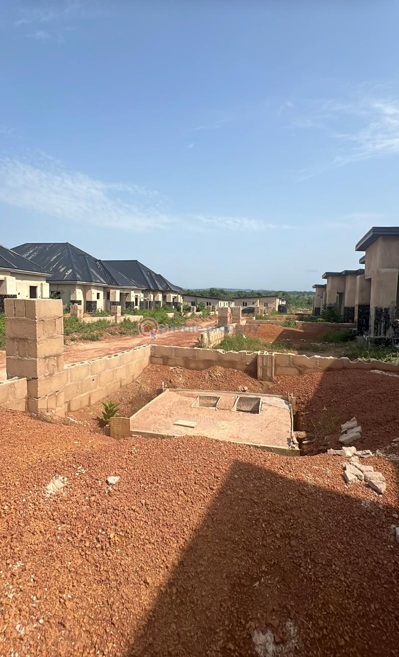 4 bedroom Bungalow For Sale 3 Minutes To Unth Enugu Enugu Suburb Enugu Area  - 2