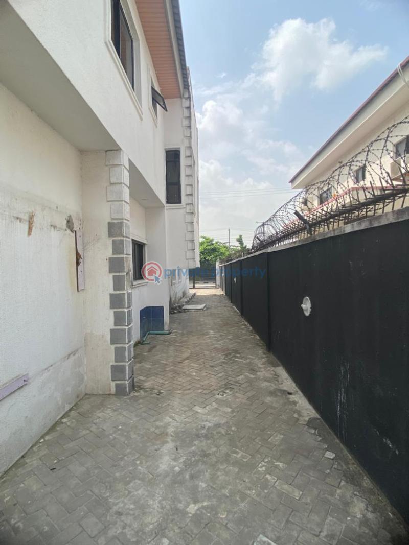 Mall/Complex/Plaza For Rent Lekki Phase 1 Lagos - 4