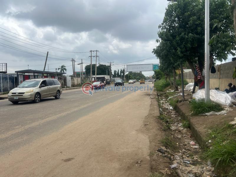 Mall/Complex/Plaza For Sale Along Agidingbi Road Opposite Coca Cola Agidinbgi Ikeja Lagos - 2