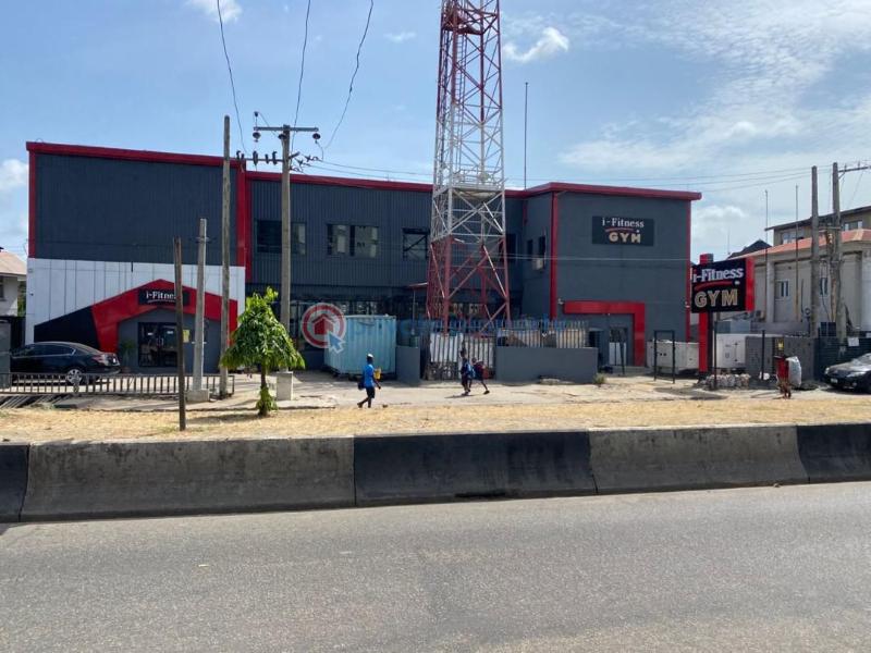 Mall/Complex/Plaza For Sale Alagomeji Yaba Lagos