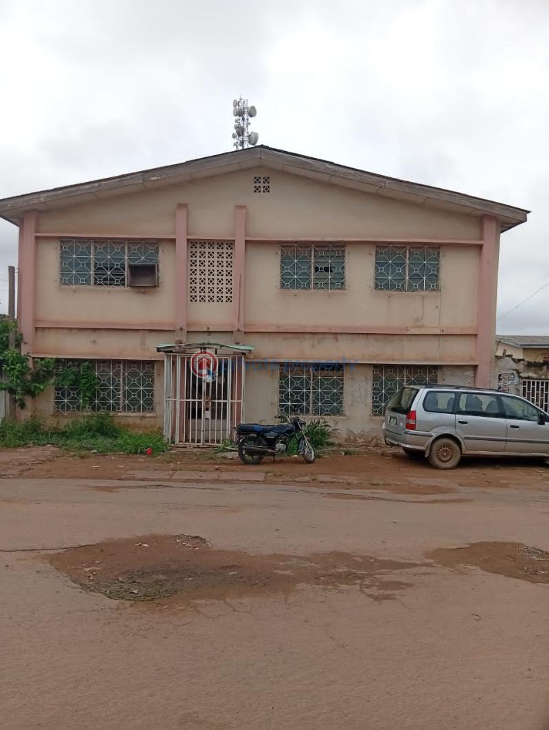Commercial Property For Sale Location: Anfani Road, Molete, Ibadan, Oyo State. Ibadan Oyo - 1