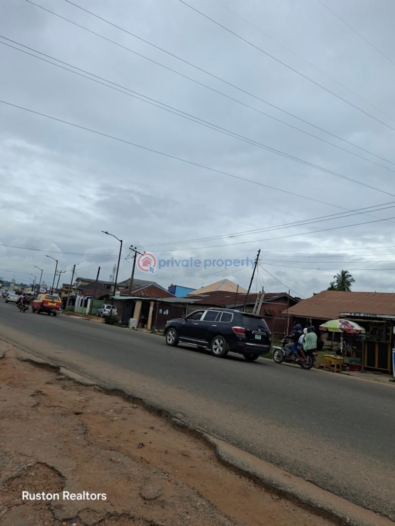 Mall/Complex/Plaza For Sale 110 / Ringroad Roundabout Ring Road Ibadan Oyo - 1