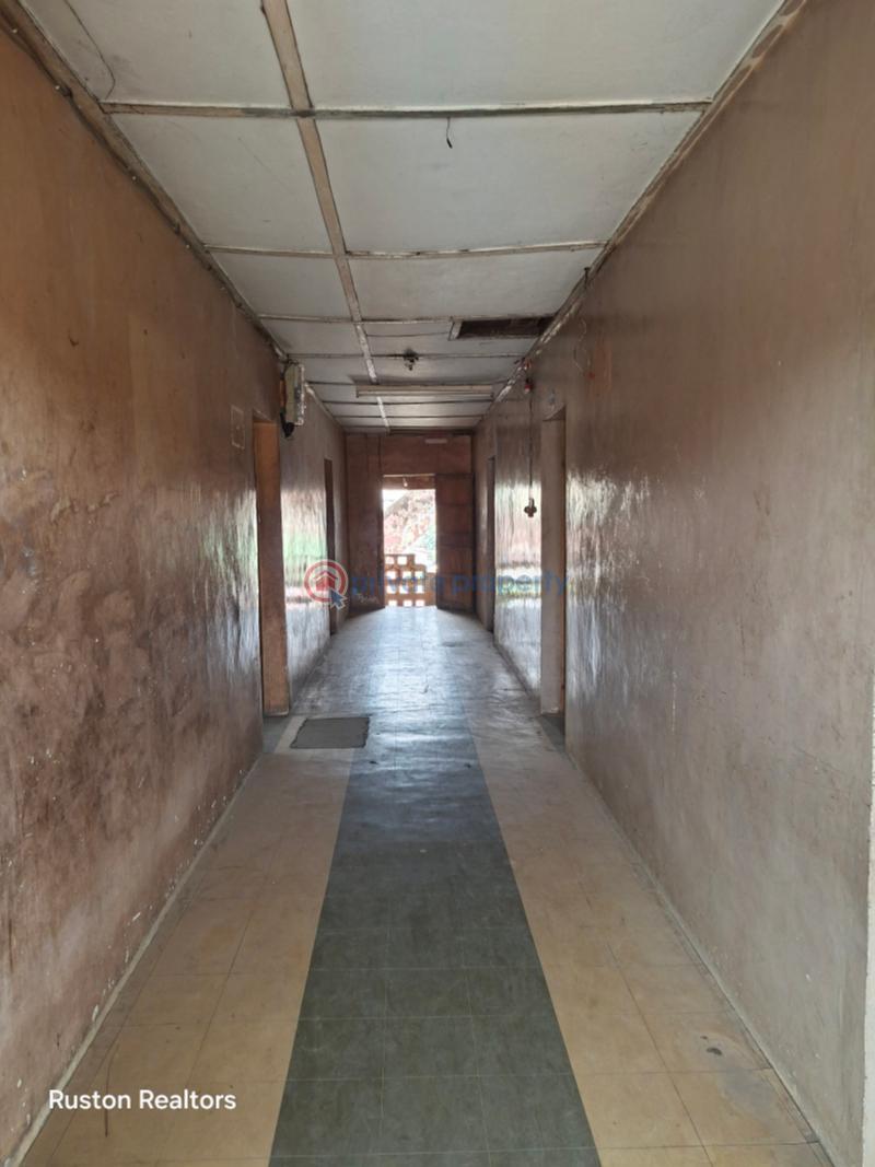 Mall/Complex/Plaza For Sale 110 / Ringroad Roundabout Ring Road Ibadan Oyo - 3