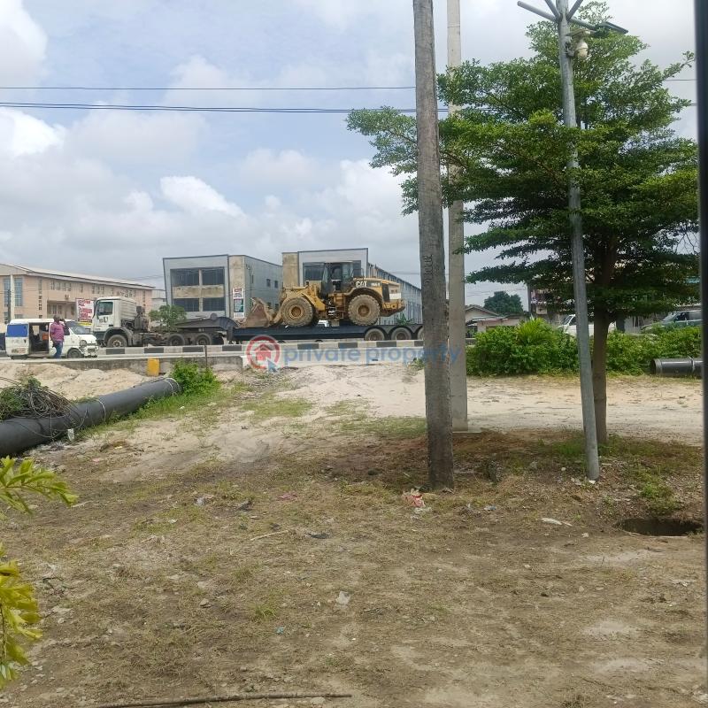 Commercial shop for rent facing express at new road, awoyaya - 8 Office For Rent New Road Awoyaya Awoyaya Ajah Lagos - 8