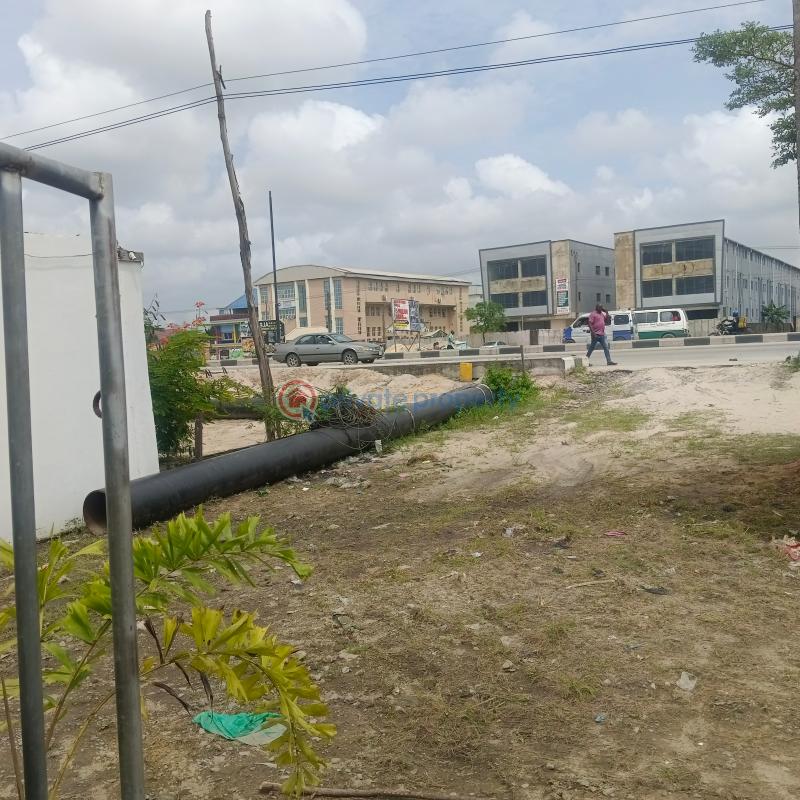 Commercial shop for rent facing express at new road, awoyaya - 10 Office For Rent New Road Awoyaya Awoyaya Ajah Lagos - 10