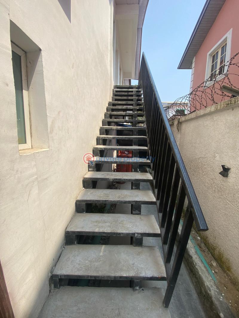 Commercial shop space in a serene environment - 4 Shop For Rent Lekki Phase 1 Lagos - 4