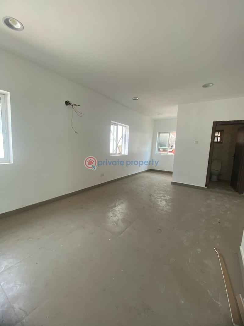 Commercial shop space in a serene environment - 3 Shop For Rent Lekki Phase 1 Lagos - 3