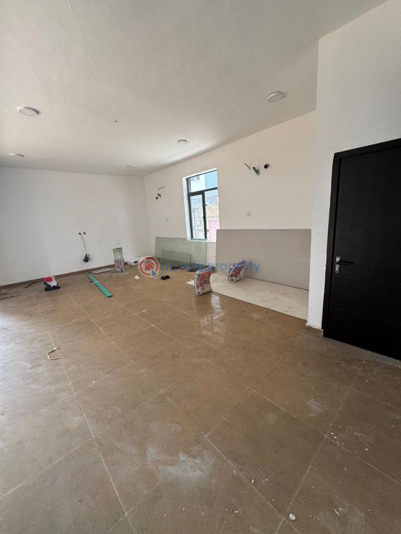 Commercial shop space in a strategic location - 4 Shop For Rent Lekki Phase 1 Lagos - 4
