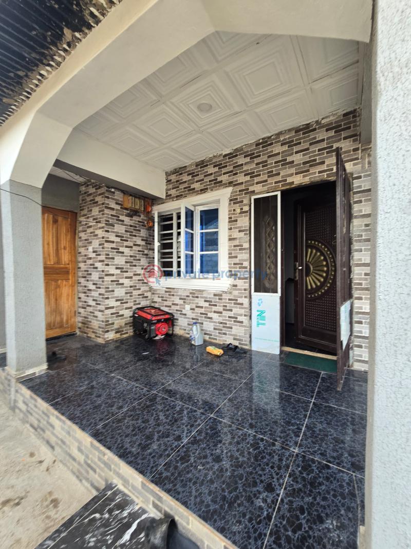 House For Sale On *lintel* For Sale At 📍alakia Isebo Road, Ebenezeri Junction. Facing Ibadan City Polytechnic, A Minute To The Tarred Road . Ibadan Oyo - 1