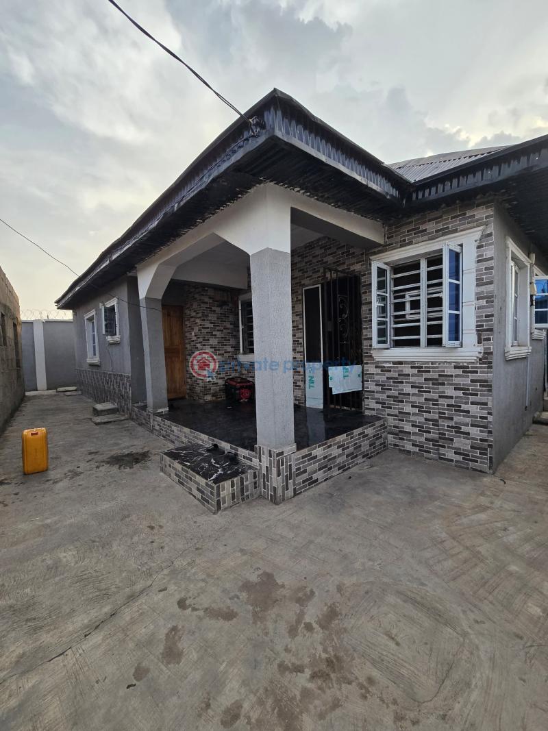 House For Sale On *lintel* For Sale At 📍alakia Isebo Road, Ebenezeri Junction. Facing Ibadan City Polytechnic, A Minute To The Tarred Road . Ibadan Oyo - 0