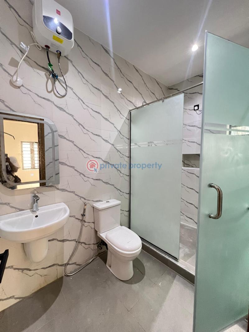 Contemporary 2 bedroom apartment with swimming pool and elevators suitable for investment - 7 2 bedroom Flat & Apartment For Sale Lekki Phase 1 Lagos - 7