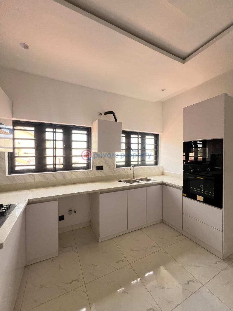 Contemporary 2 bedroom apartment with swimming pool and elevators suitable for investment - 4 2 bedroom Flat & Apartment For Sale Lekki Phase 1 Lagos - 4