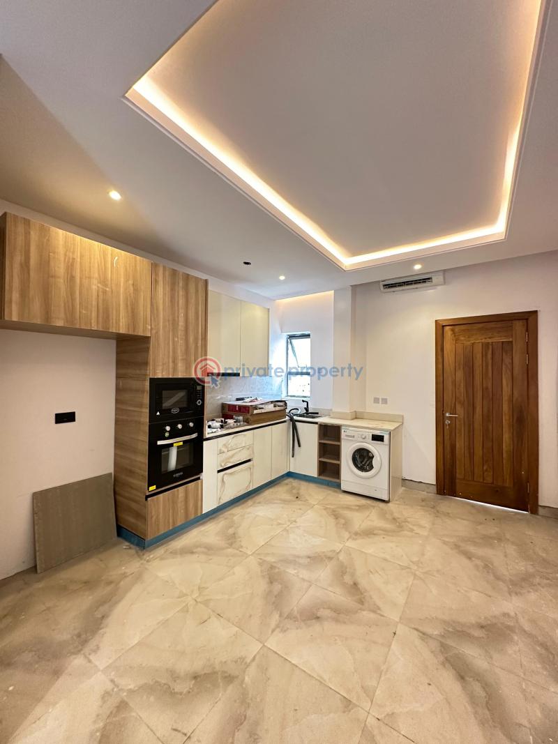 Contemporary 2 bedroom maisonette with gym and communal pool. - 5 2 bedroom Duplex For Sale Lekki Phase 1 Lagos - 5
