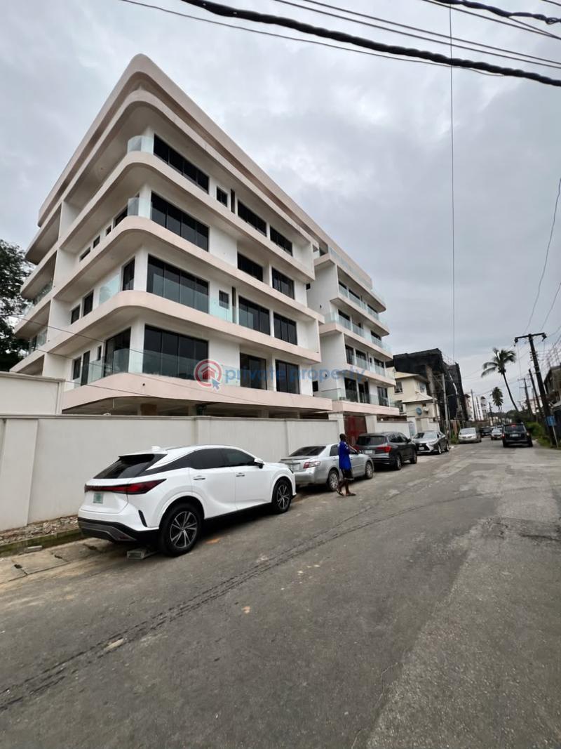 4 bedroom Flat & Apartment For Sale Shonibare Estate Maryland Lagos - 0