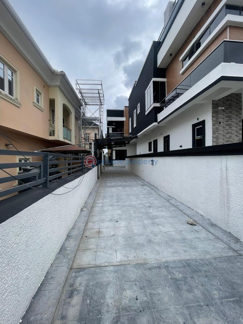 4 bedroom Semi detached Duplex For Sale Chevron Drive Lekki Lagos - 2