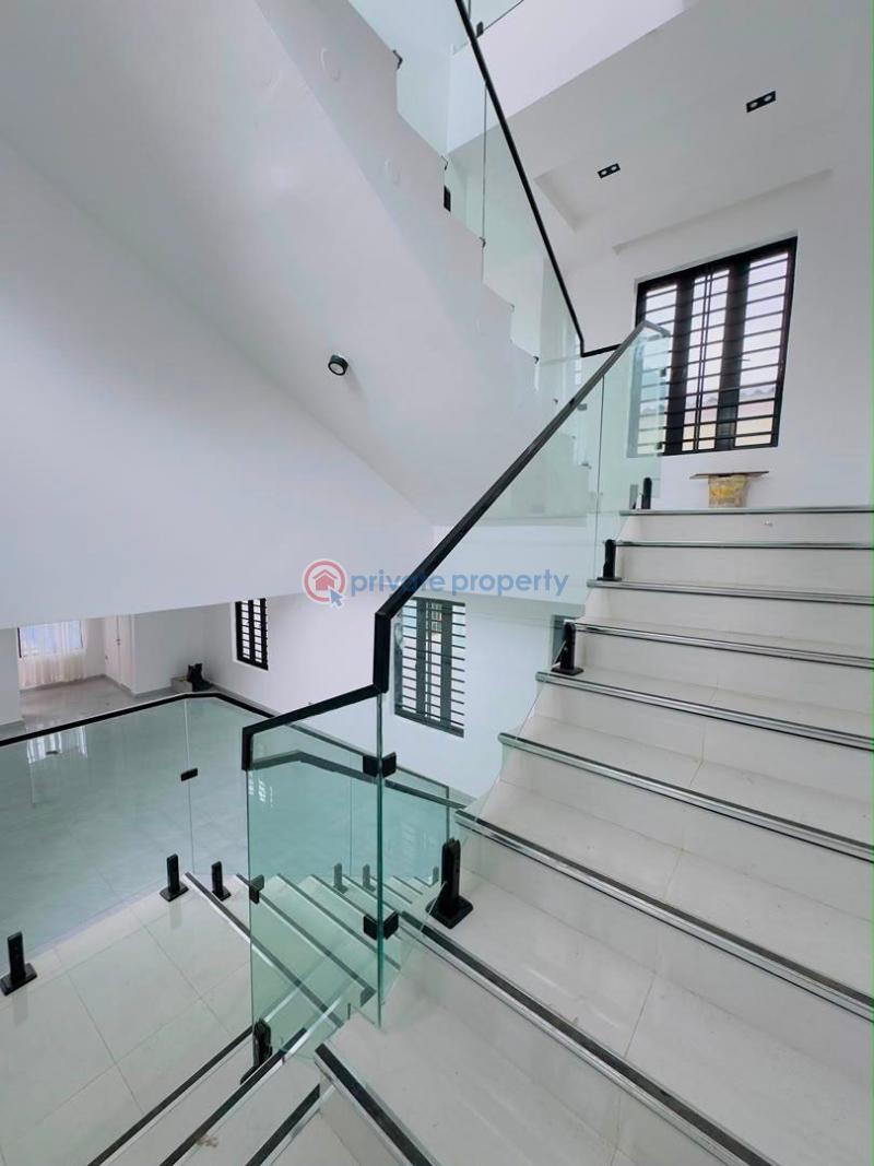 5 bedroom Detached Duplex For Sale Magodo Phase 1 Magodo Isheri Ikeja Lagos - 3