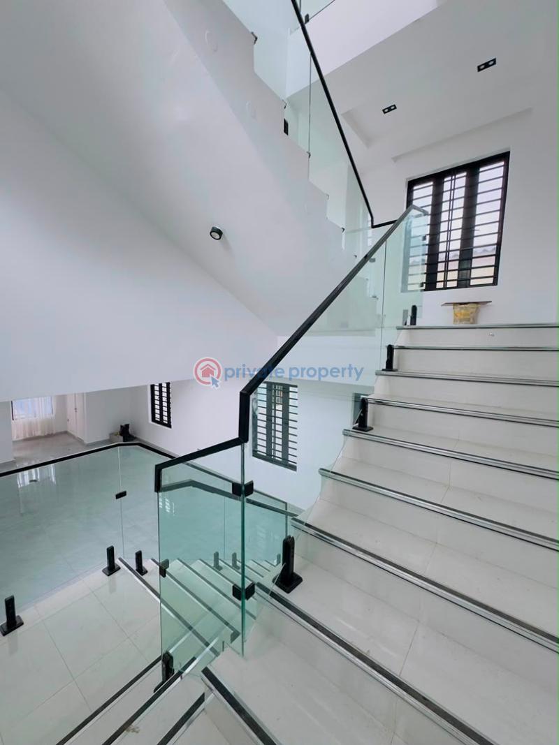 5 bedroom Detached Duplex For Sale Contemporary 5 Bedroom Fully Detached Duplex With Study, Pool, Bq, Magodo Gra Phase 1 Magodo Kosofe/Ikosi Lagos - 3