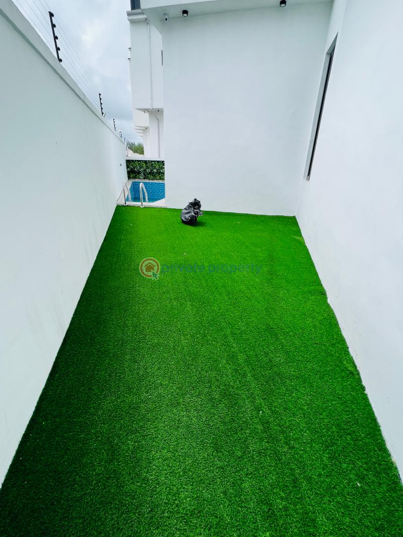Contemporary 5 bedroom fully detached duplex with bq & swimming pool - 1 5 bedroom Detached Duplex For Sale Orchid Road, Lekki Lafiaji Lekki Lagos - 1