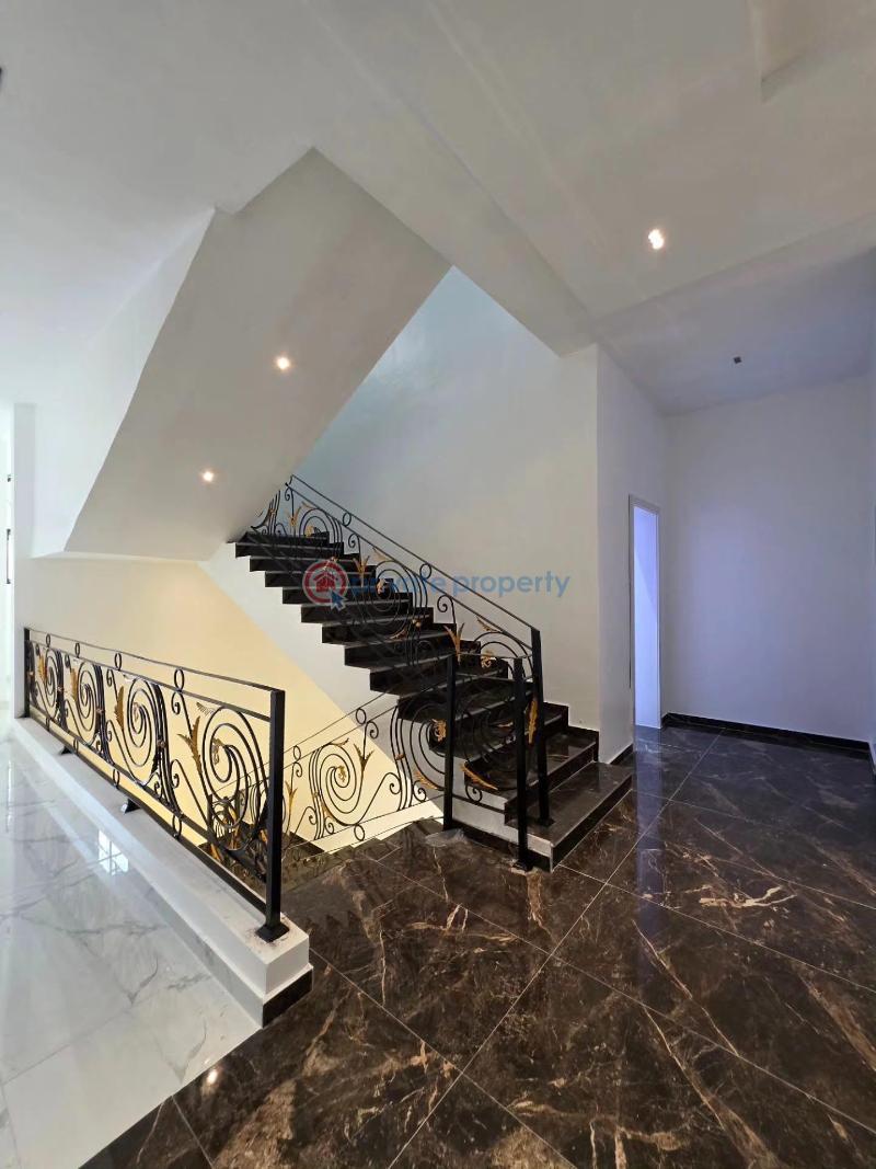Contemporary 5 bedroom fully detached home available for sale - 7 5 bedroom Detached Duplex For Sale Osapa London Lekki Lagos - 7