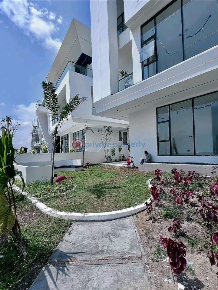 5 bedroom Maisonette For Sale Osapa Lekki Lagos - 1