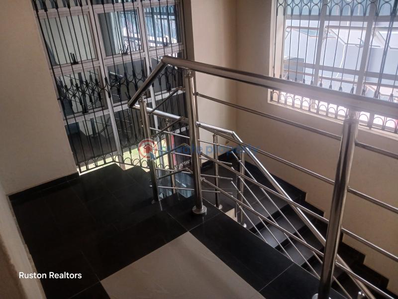 5 bedroom Office For Sale Sango Eleyele Rd Eleyele Ibadan Oyo - 1