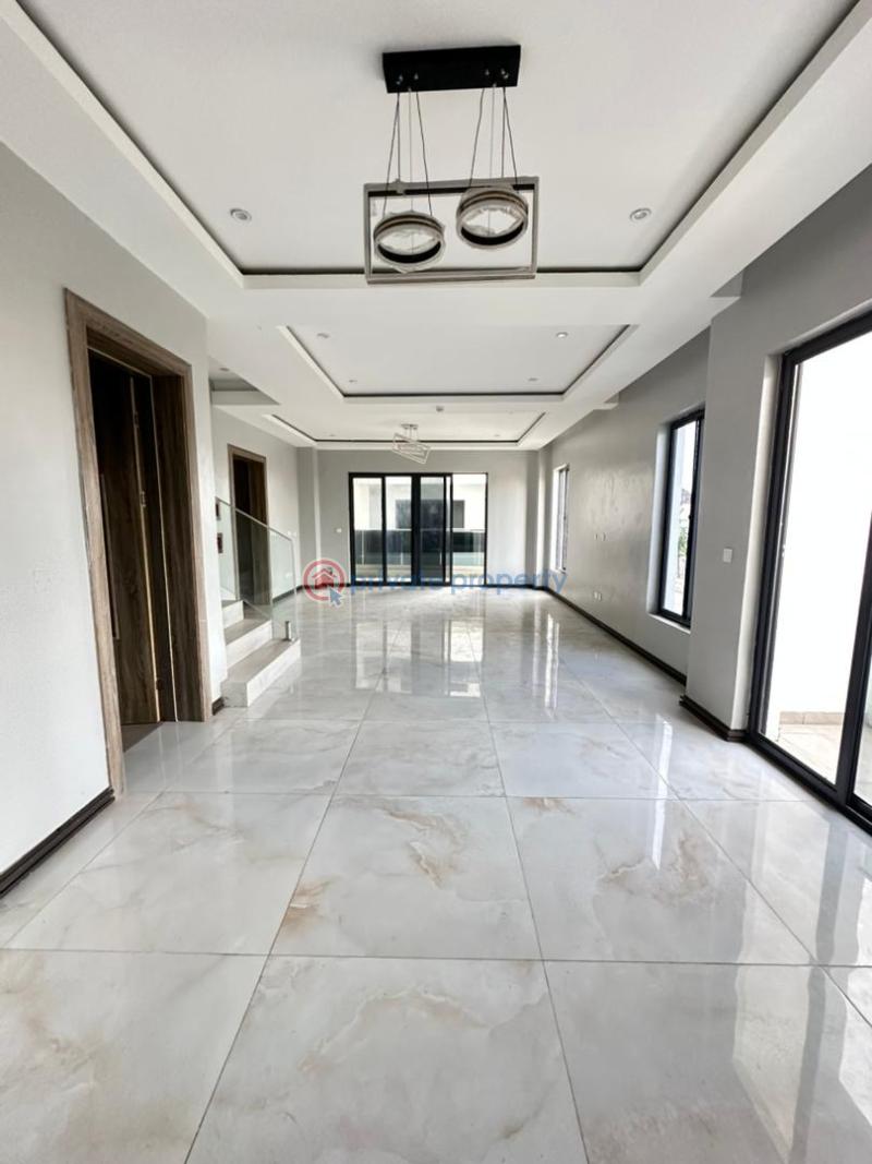 Cozy 4bedroom maisonette with bq, swimmingpool and elevator - 2 4 bedroom Maisonette For Sale Lekki Phase 1 Lagos - 2