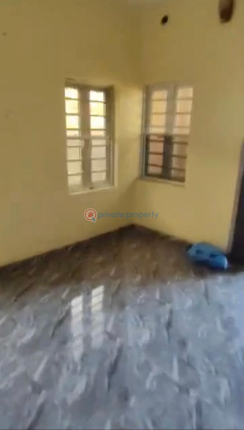 2 bedroom Flat & Apartment For Rent Adekunle Yaba Lagos - 4