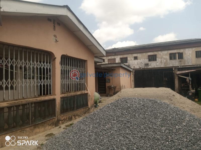 Decent 3 bedroom bungalow with shops - 1 3 bedroom Bungalow For Sale Idimu Ejigbo Idimu Egbe/Idimu Lagos - 1