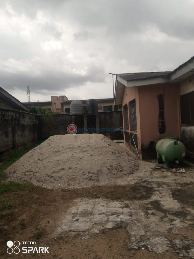 Decent 3 bedroom bungalow with shops - 2 3 bedroom Bungalow For Sale Idimu Ejigbo Idimu Egbe/Idimu Lagos - 2
