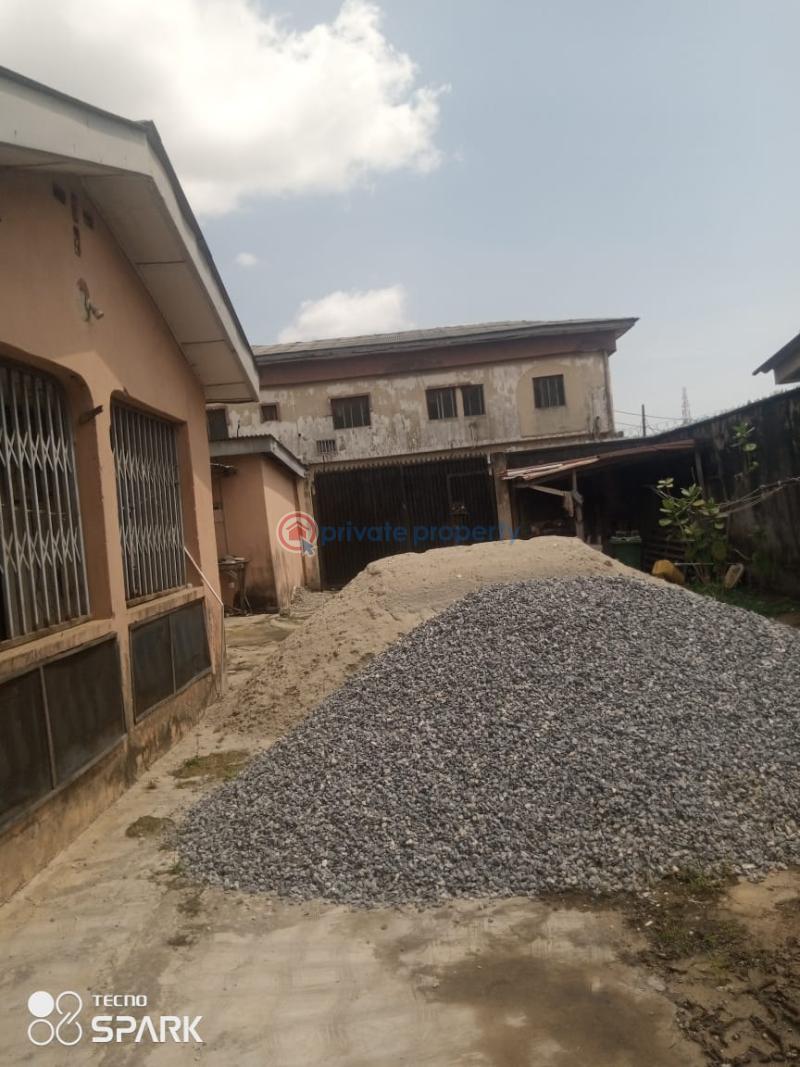 Decent 3 bedroom bungalow with shops - 4 3 bedroom Bungalow For Sale Idimu Ejigbo Idimu Egbe/Idimu Lagos - 4