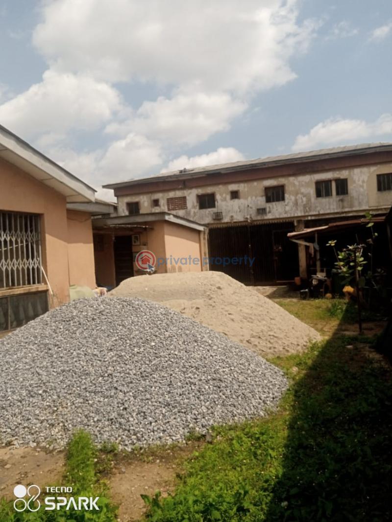 Decent 3 bedroom bungalow with shops - 5 3 bedroom Bungalow For Sale Idimu Ejigbo Idimu Egbe/Idimu Lagos - 5