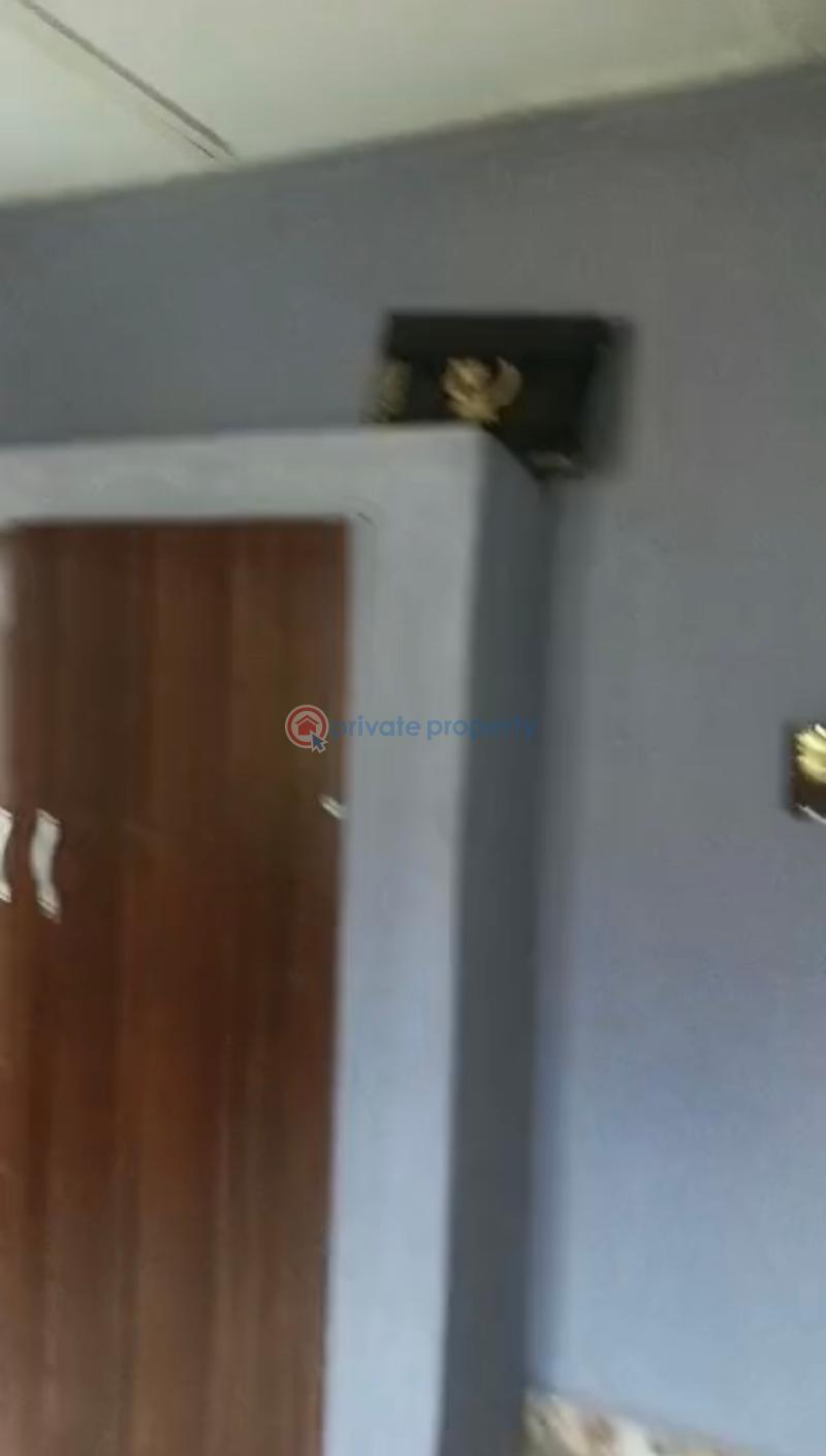 Decent 3 bedroom up-flat with modern features in a serene estate - 3 3 bedroom Flat & Apartment For Sale Iponri Surulere Lagos - 3