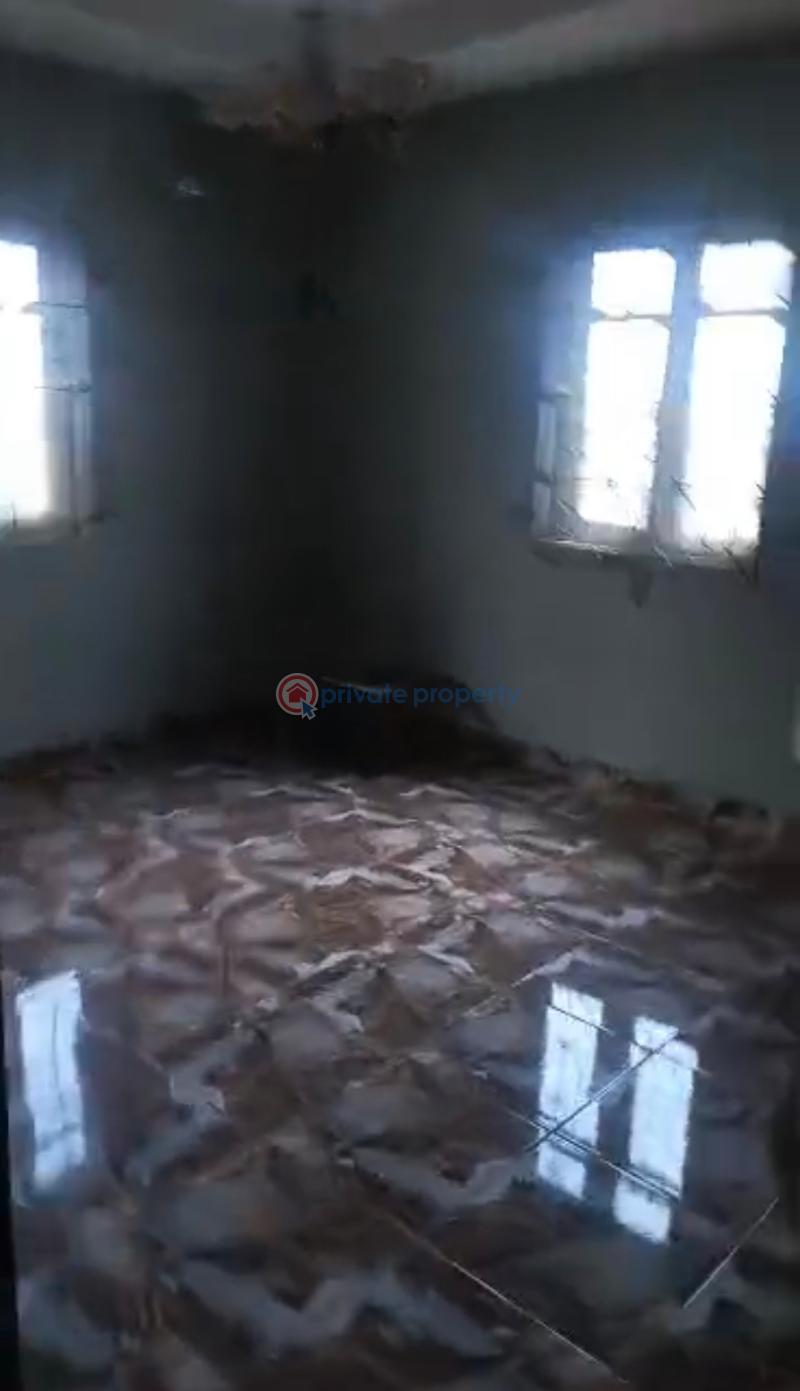 Decent 3 bedroom up-flat with modern features in a serene estate - 2 3 bedroom Flat & Apartment For Sale Iponri Surulere Lagos - 2