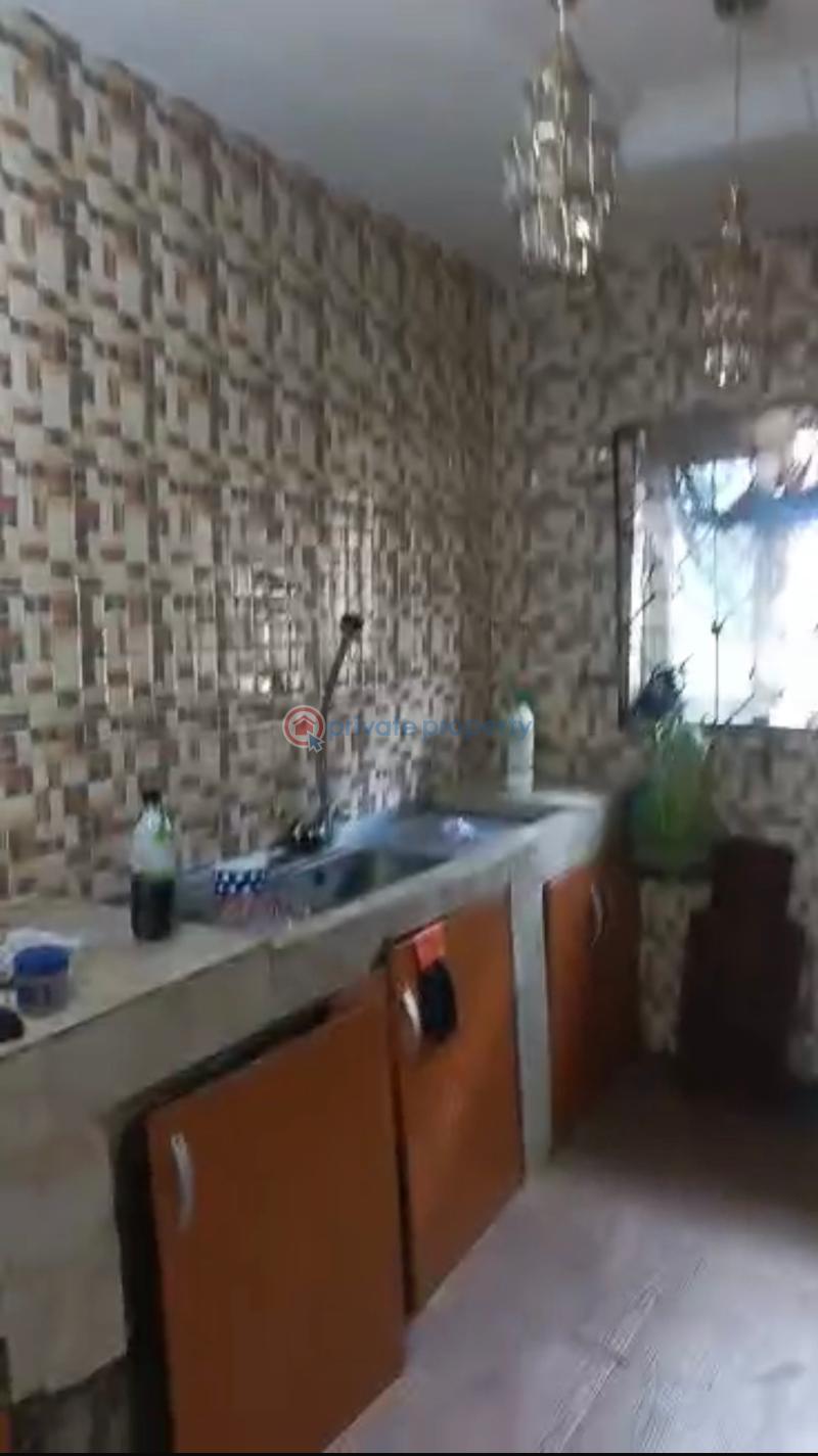Decent 3 bedroom up-flat with modern features in a serene estate - 1 3 bedroom Flat & Apartment For Sale Iponri Surulere Lagos - 1