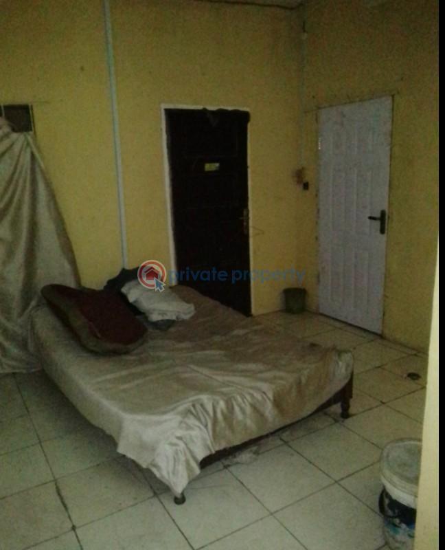 1 bedroom Shared Apartment For Rent 14 Tanimowo Street Off Ishaga Close Mushin Lagos Nigeria. Ilasamaja Mushin Lagos - 6