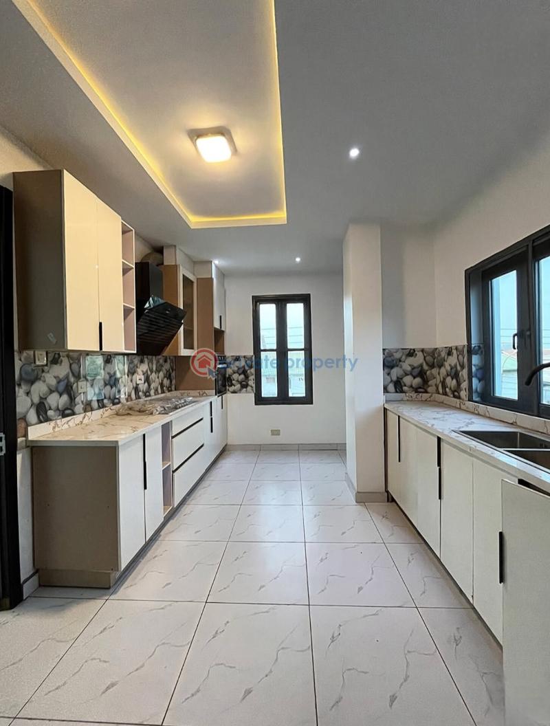4 bedroom Detached Duplex For Sale Obanikoro Shomolu Lagos - 1