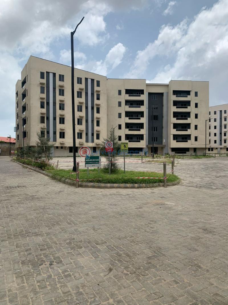 3 bedroom Block Of Flats For Sale Surulere Lagos