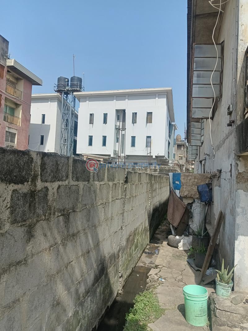 10 bedroom Block Of Flats For Sale Off Alhaji Masha Road Kilo-masha Surulere Lagos - 3