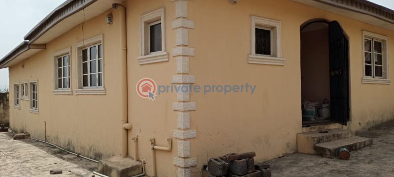 4 bedroom Detached Bungalow For Sale Idi Shin Idishin Ibadan Oyo - 1