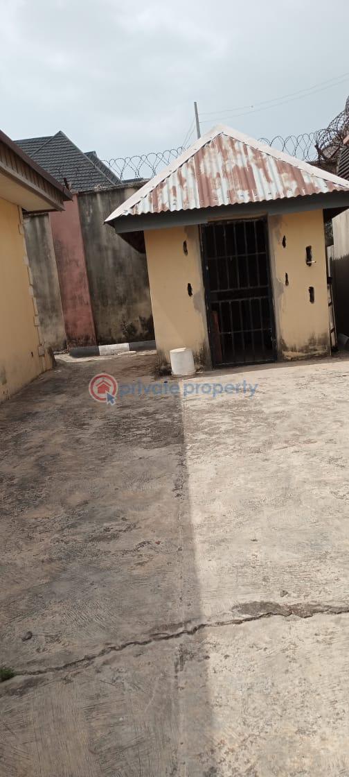 4 bedroom Detached Bungalow For Sale Idi Shin Idishin Ibadan Oyo - 0