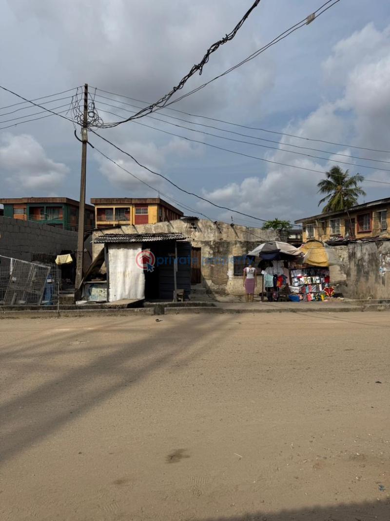 Dilapidated building suitable for new development - 2 Residential Land For Sale Adekunle Kuye Adelabu Surulere Lagos - 2