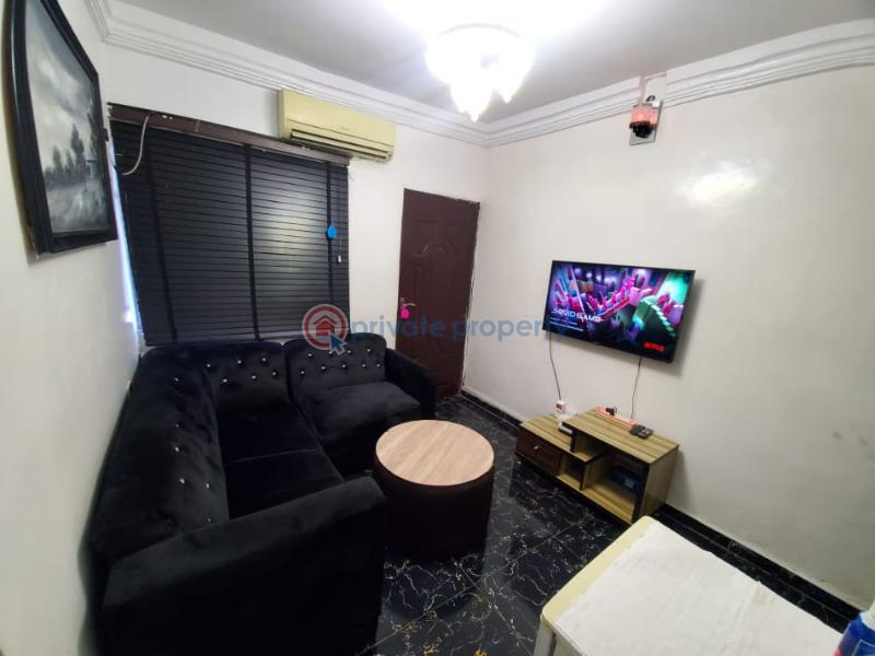 1 bedroom Self Contain Short let 119 Ogunlana Drive Surulere Lagos - 1