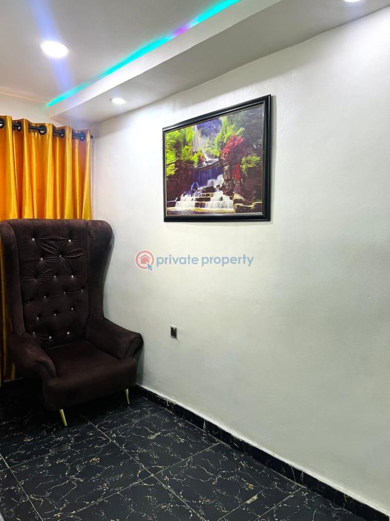 1 bedroom Self Contain Short let 119 Ogunlana Drive Surulere Lagos - 16