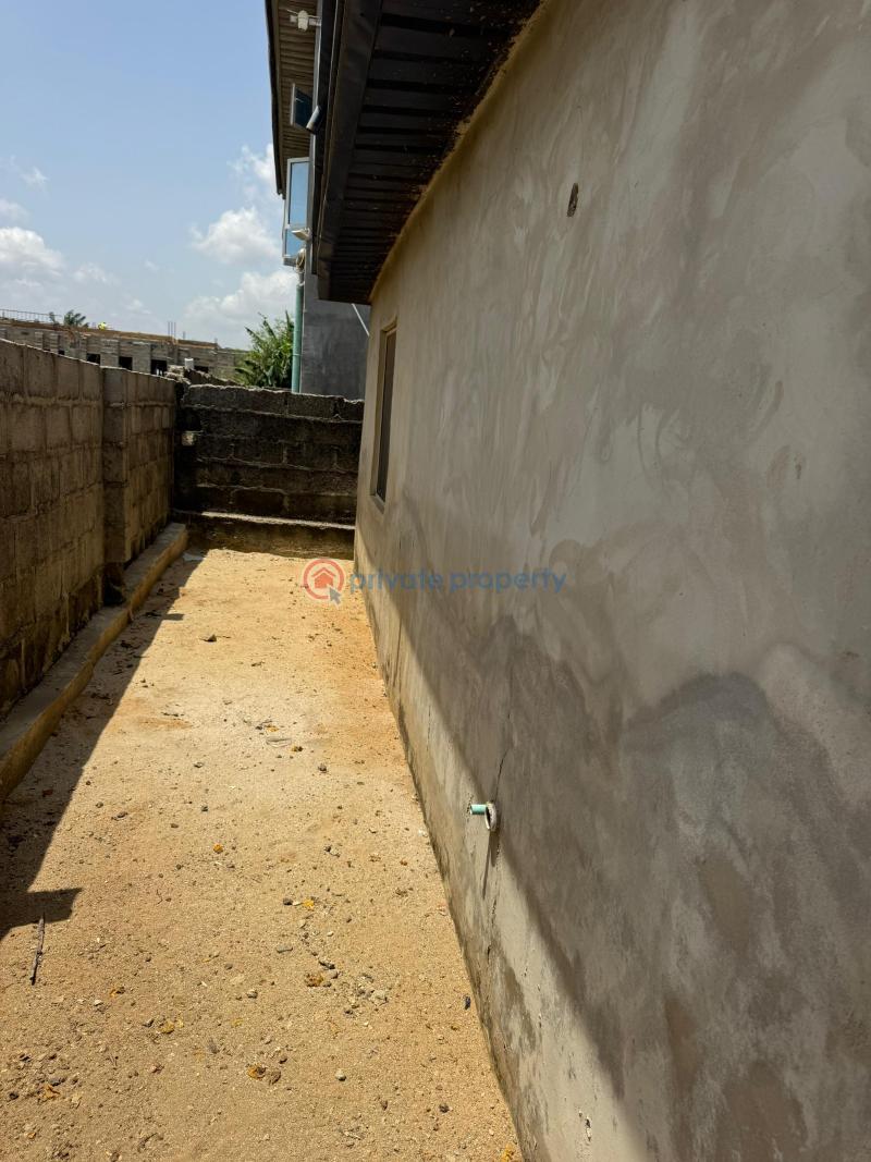 6 bedroom Bungalow For Sale Along Oreta Road, Igbogbo Ikorodu Igbogbo Ikorodu Lagos - 8