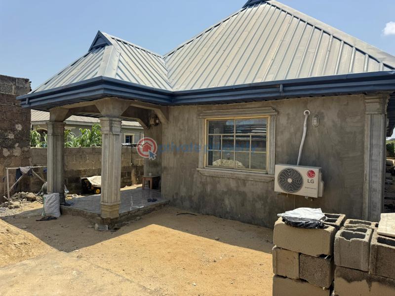 6 bedroom Bungalow For Sale Along Oreta Road, Igbogbo Ikorodu Igbogbo Ikorodu Lagos - 5