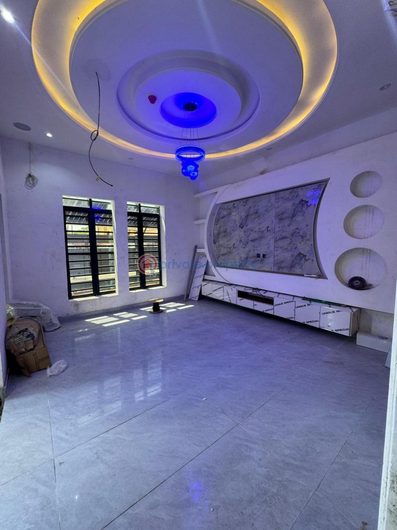 5 bedroom House For Sale Gbagada Lagos - 1